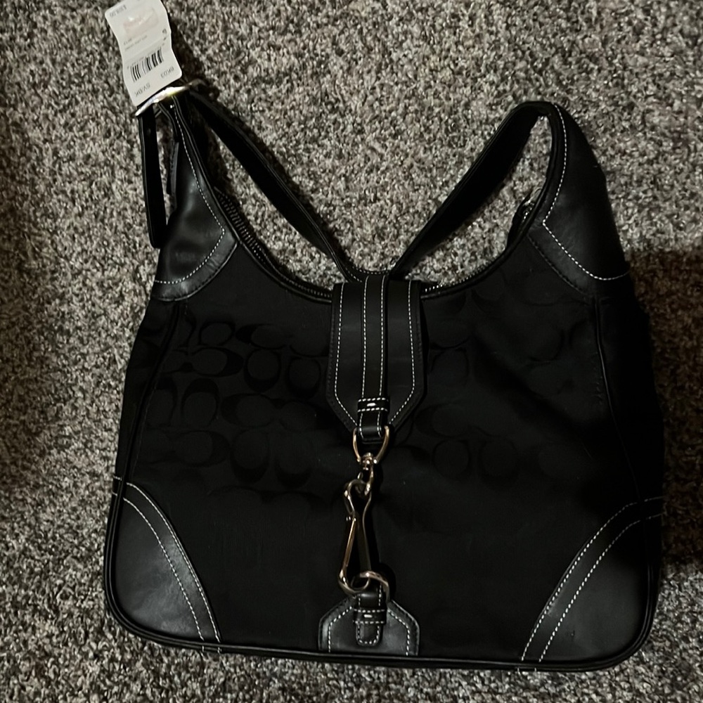 Coach 8K03 NWT & 17 Years OLD?!?! Yes! Signature Hobo w/ dust bag in Black